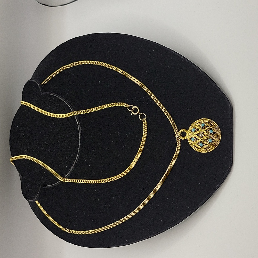 VTG Gold tone necklace with turquoise and pearl pendant